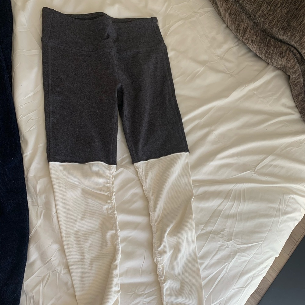 Alo goddess yoga pants